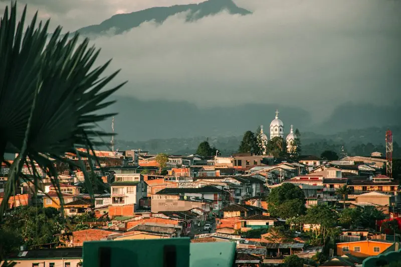 Guatapé’s Zócalos: A Street-by-Street Guide to the Town’s Colorful Frieze Art